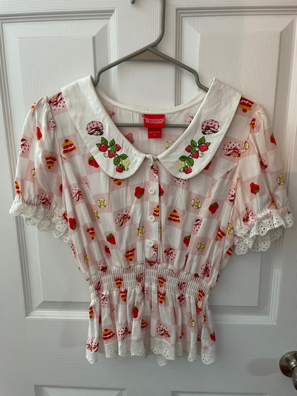 Strawberry Shortcake Embroidered Peter Pan Collar Blouse - White/Pink